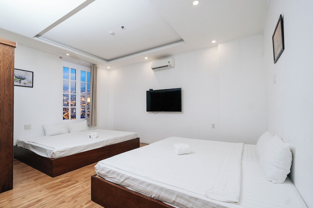 Mezzanine, Superior, Quadruple, 2 Queen Beds