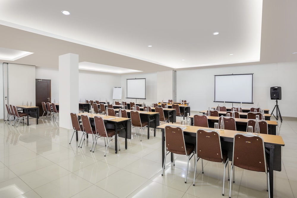 Amaris La Codefin Kemang 54/57