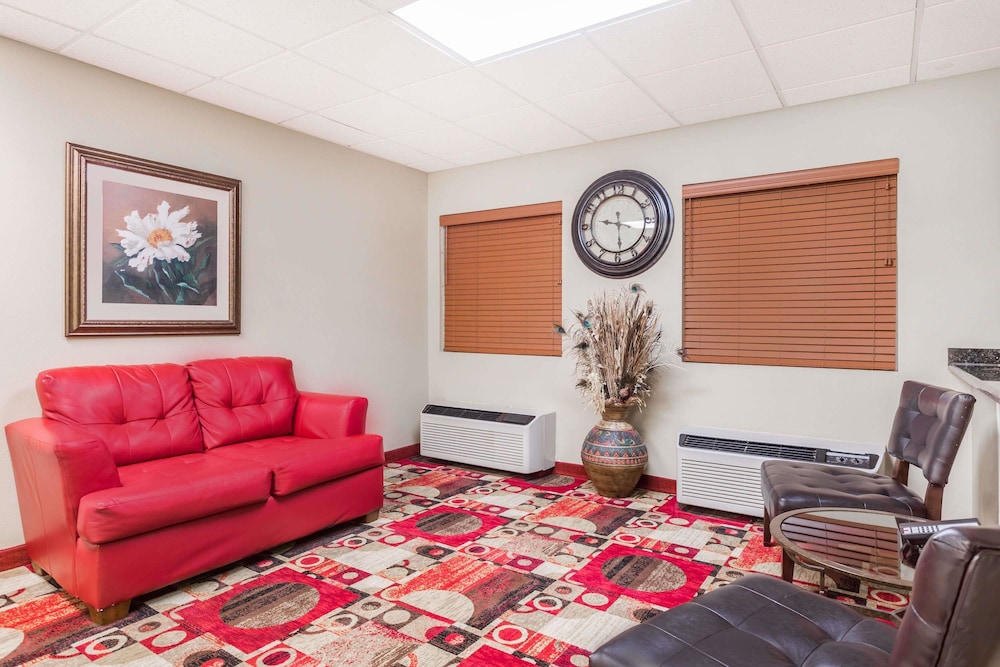 Days Inn by Wyndham Trenton 12/17