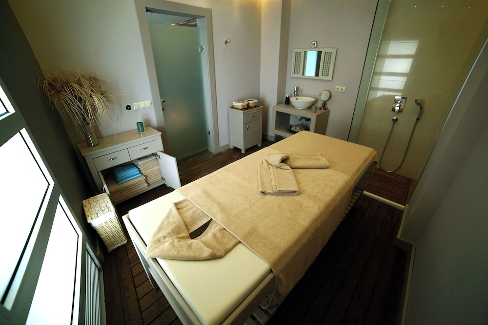 Costa Farilya Special Class Hotel 54/71