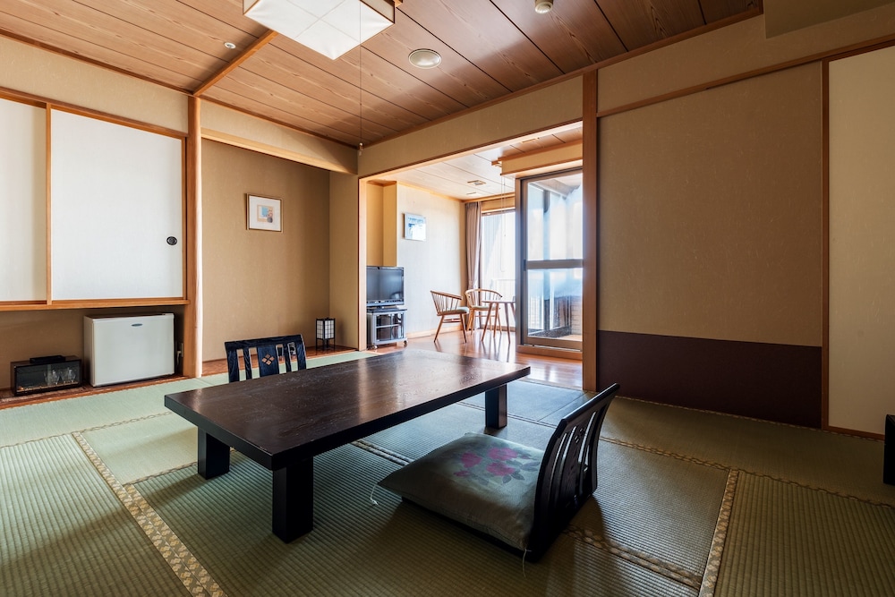 Yunohama Hotel 60/72
