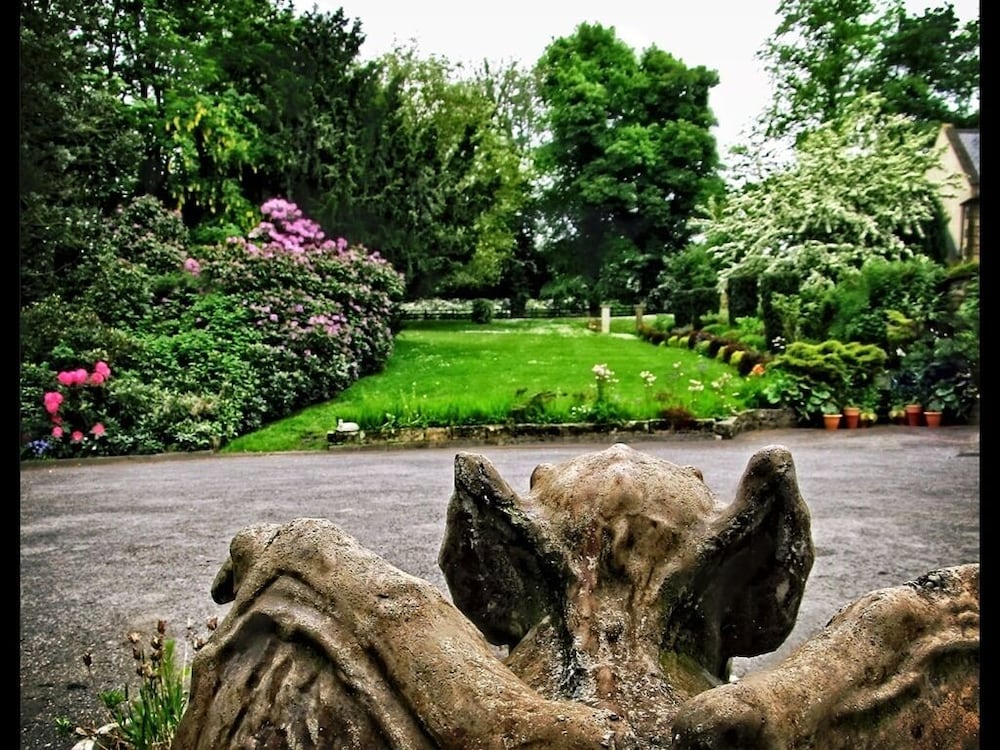 Hedgefield House 31/34