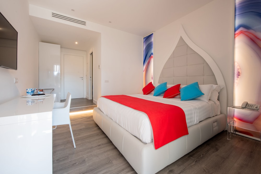 Diamond Suite 16/63