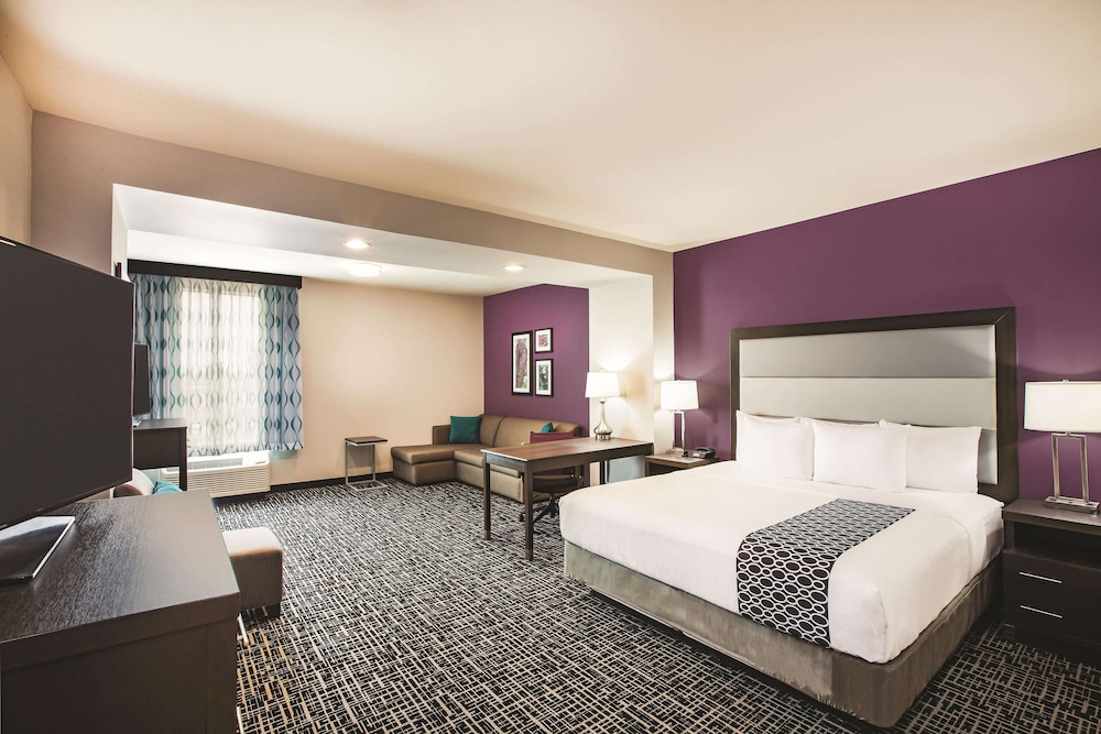 DELUXE, SUITE, KING BED