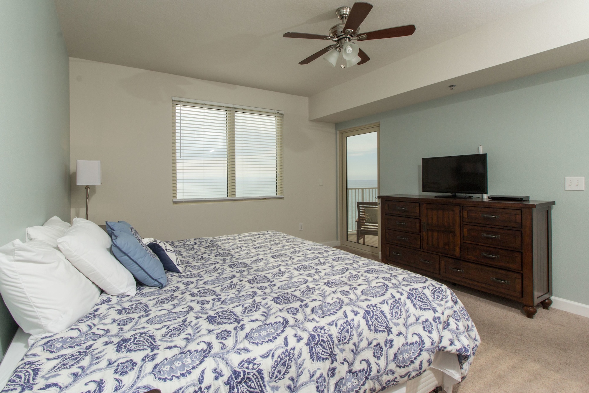 1 Bedroom, Suite, King Bed, Bunk Bed, Ocean Front, Sofa