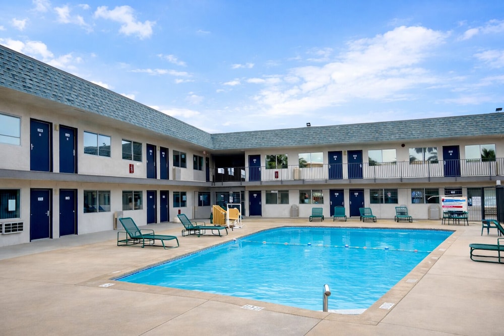 Motel6 Blythe, CA 11/65