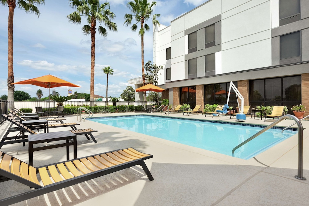Hampton Inn Houston-Brookhollow 35/59