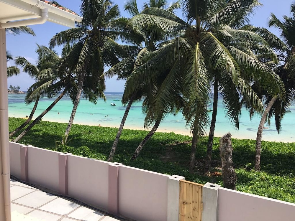 Shanaz Beachside Retreat 28/32