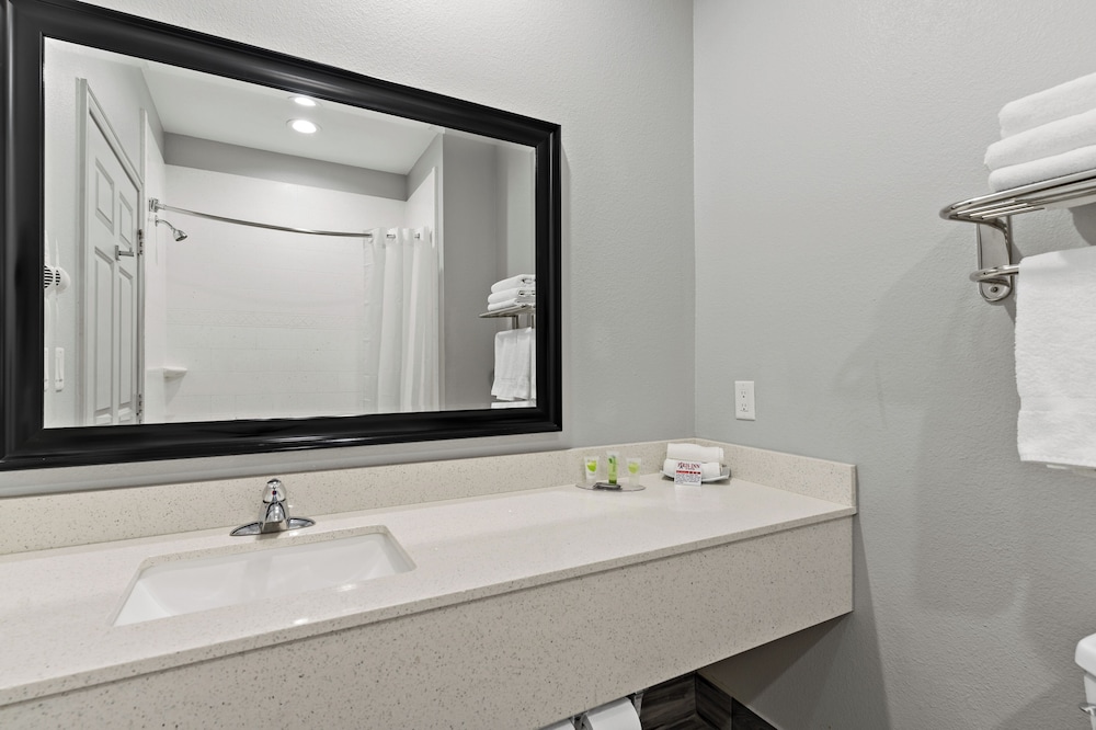 Paris Inn Suites 29/33
