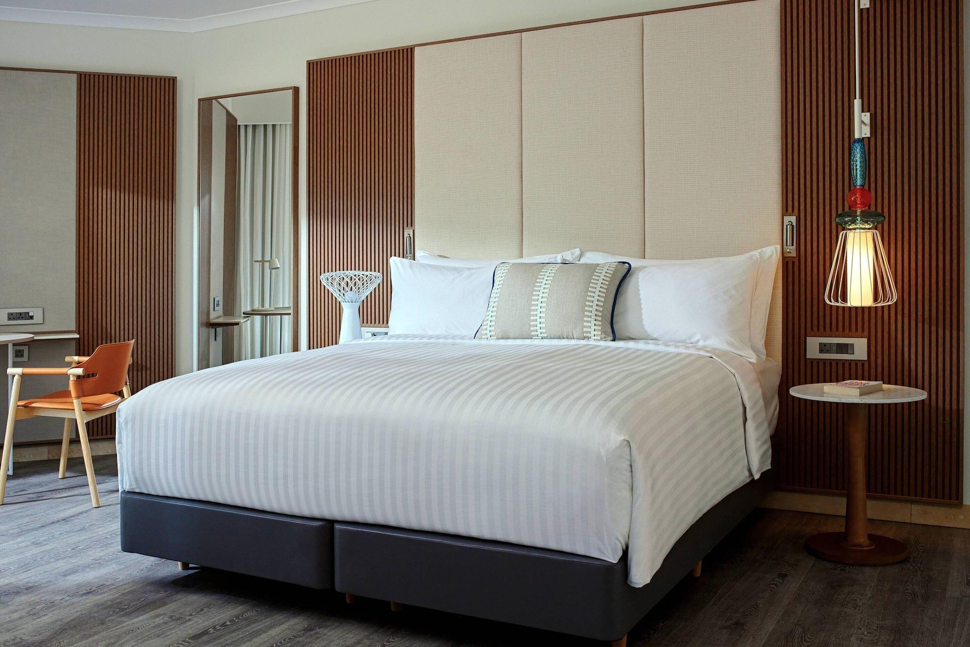 Club, Suite, King Bed, Sea View, Balcony