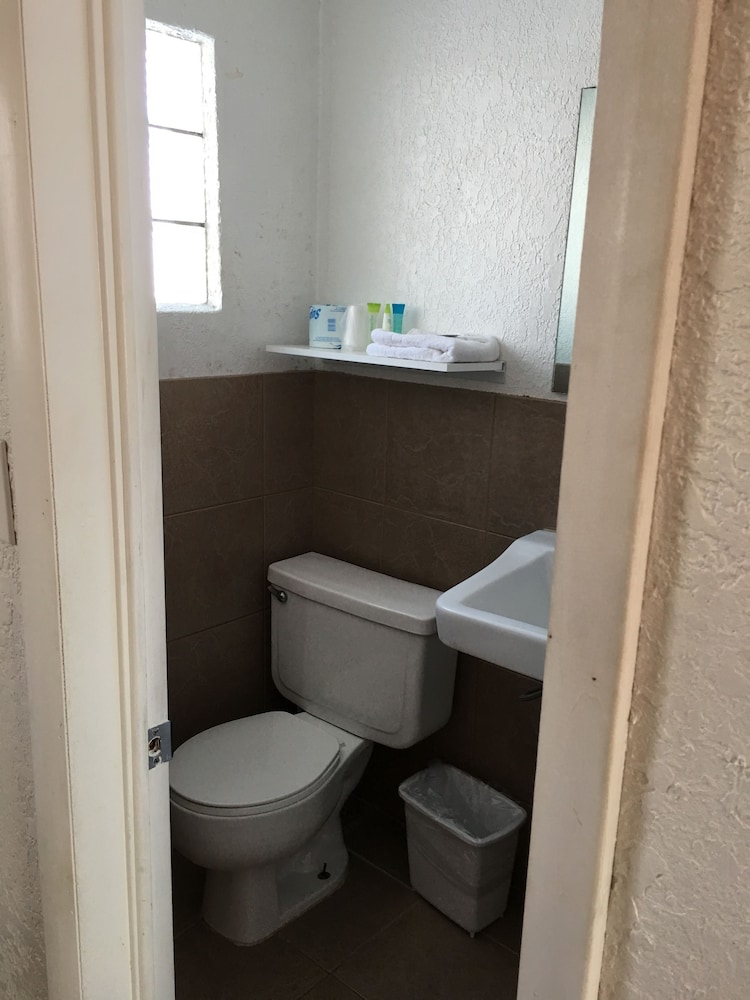 Circle S Lodge 24/41