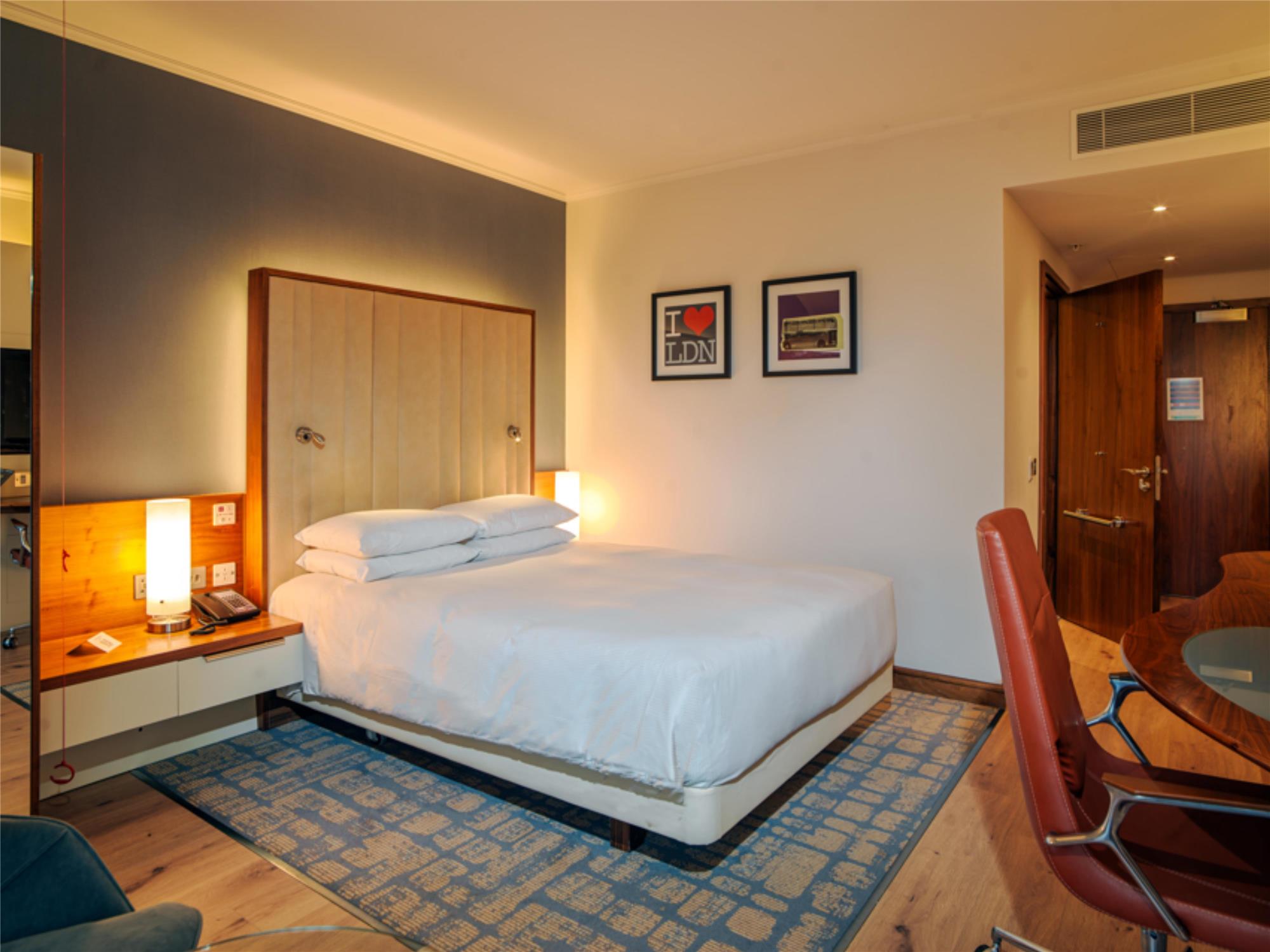 Room at Hilton London Heathrow Airport Terminal 5, LONDON