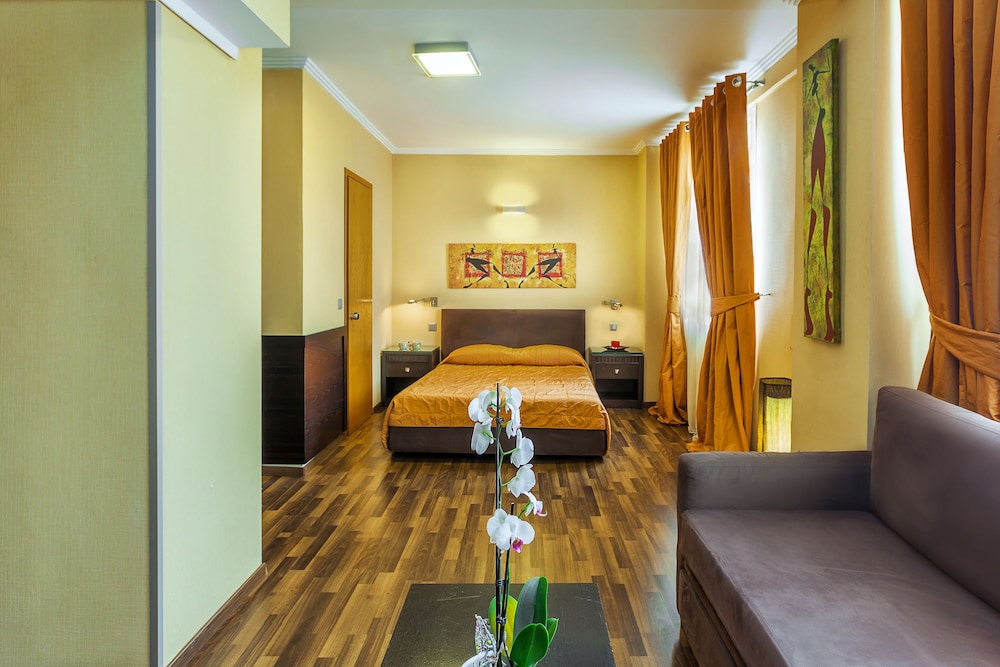 Egnatia Hotel 32/33