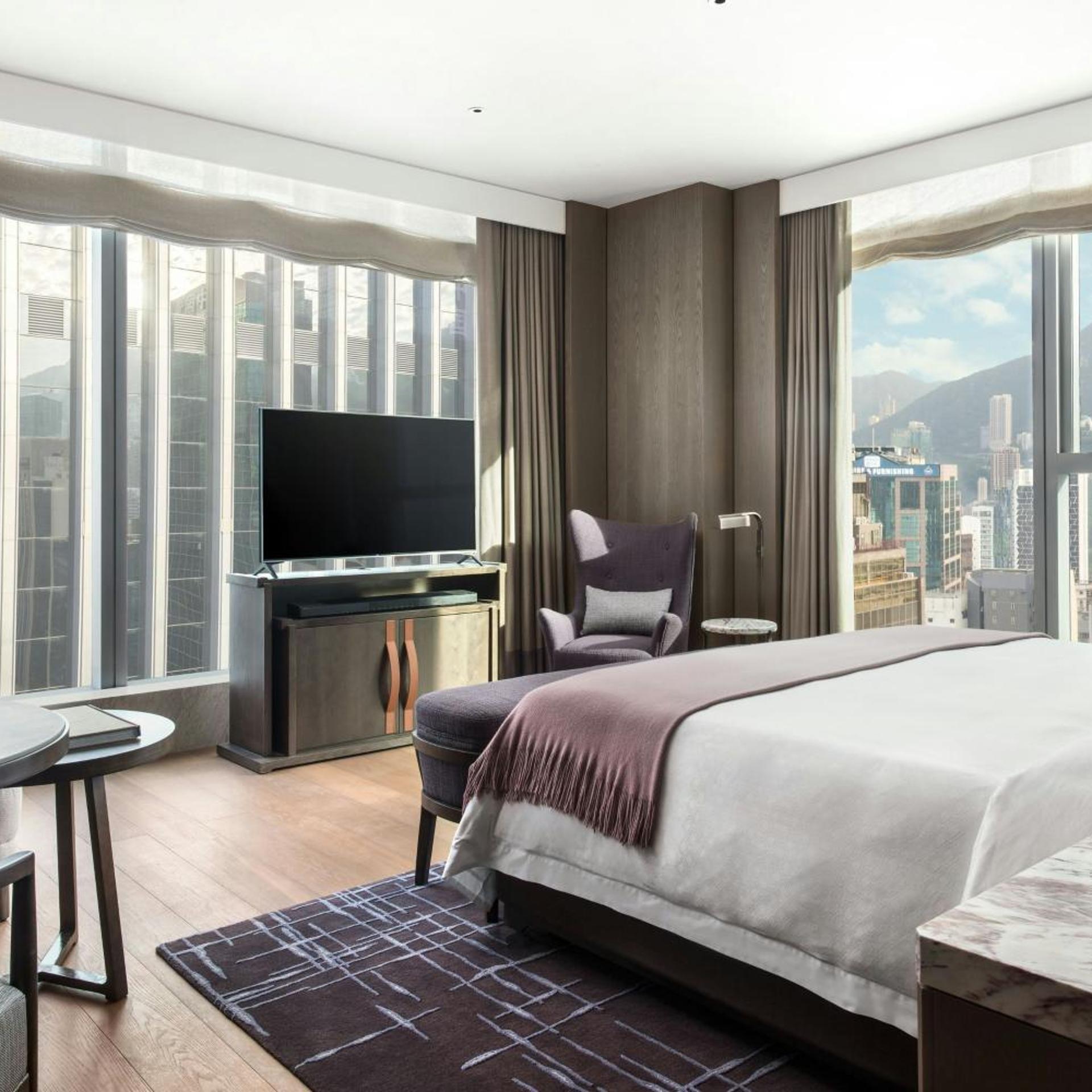 Premier, King Bed, Partial Harbour View
