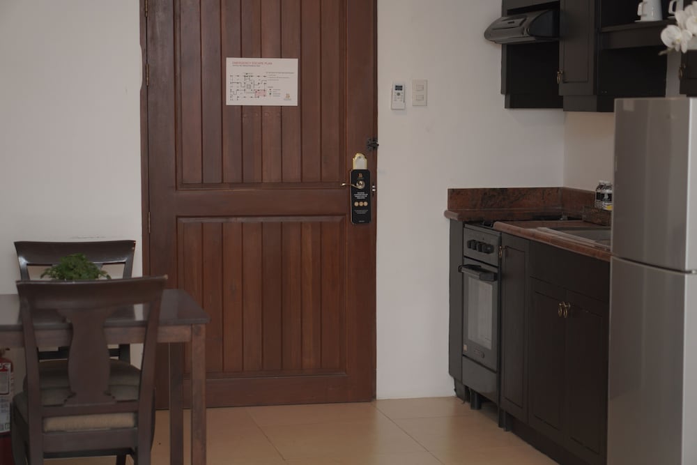 Sta. Barbara Residence Hotel 8/59