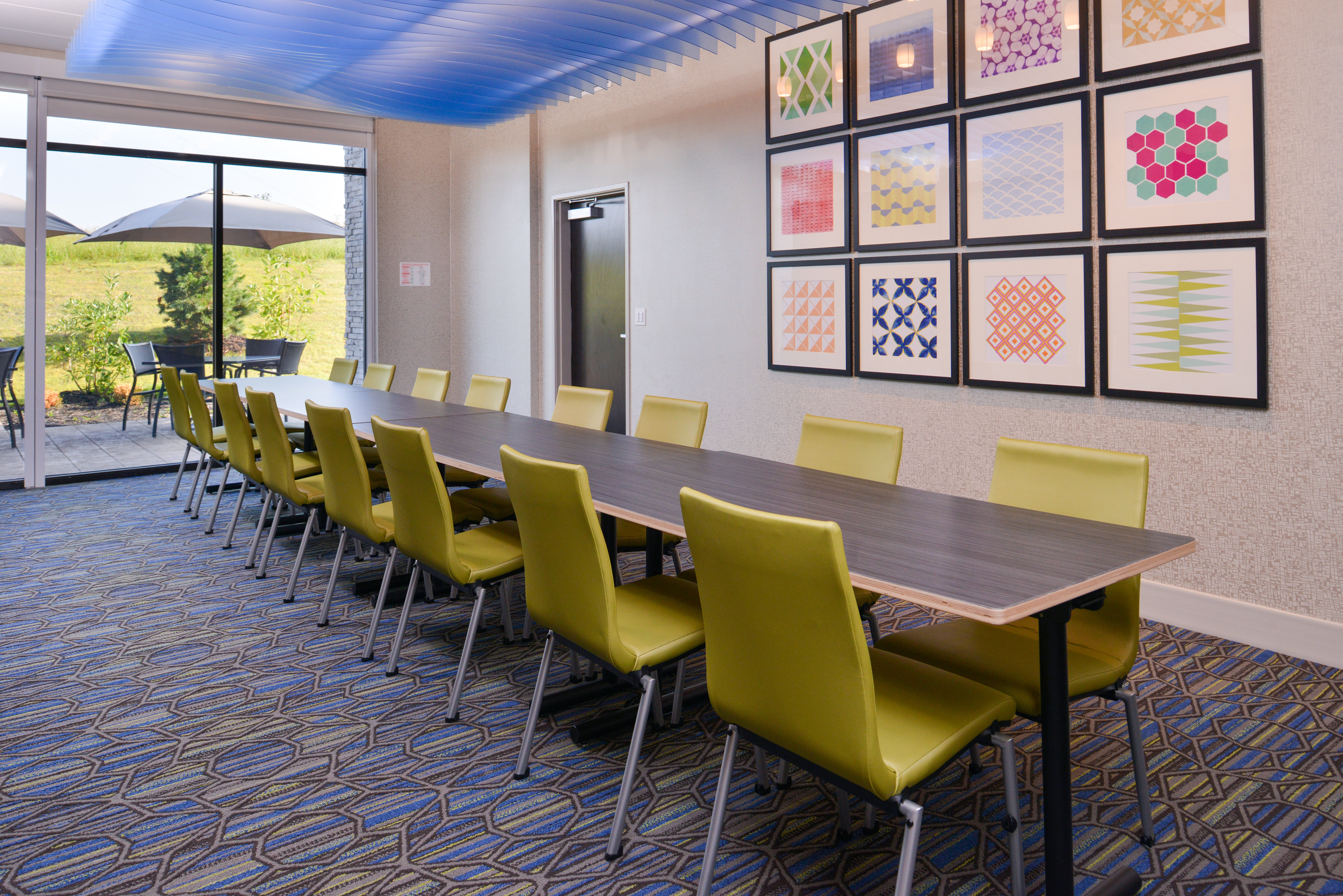 Holiday Inn Express & Suites Olathe West 54/60