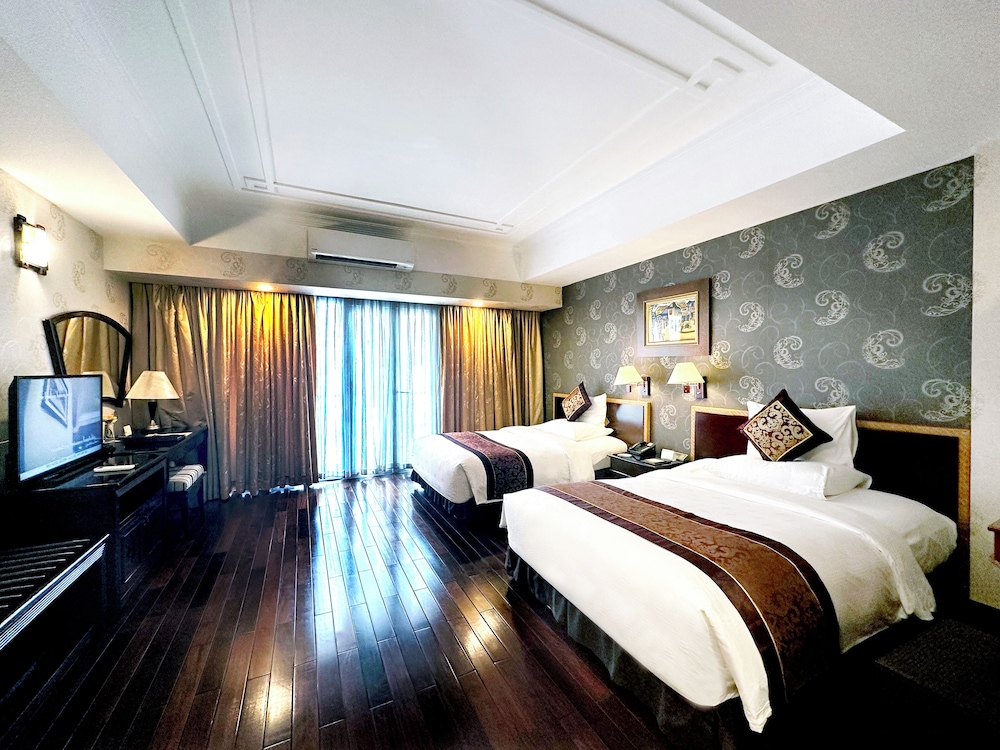 REX, SUITE, TWIN BEDS