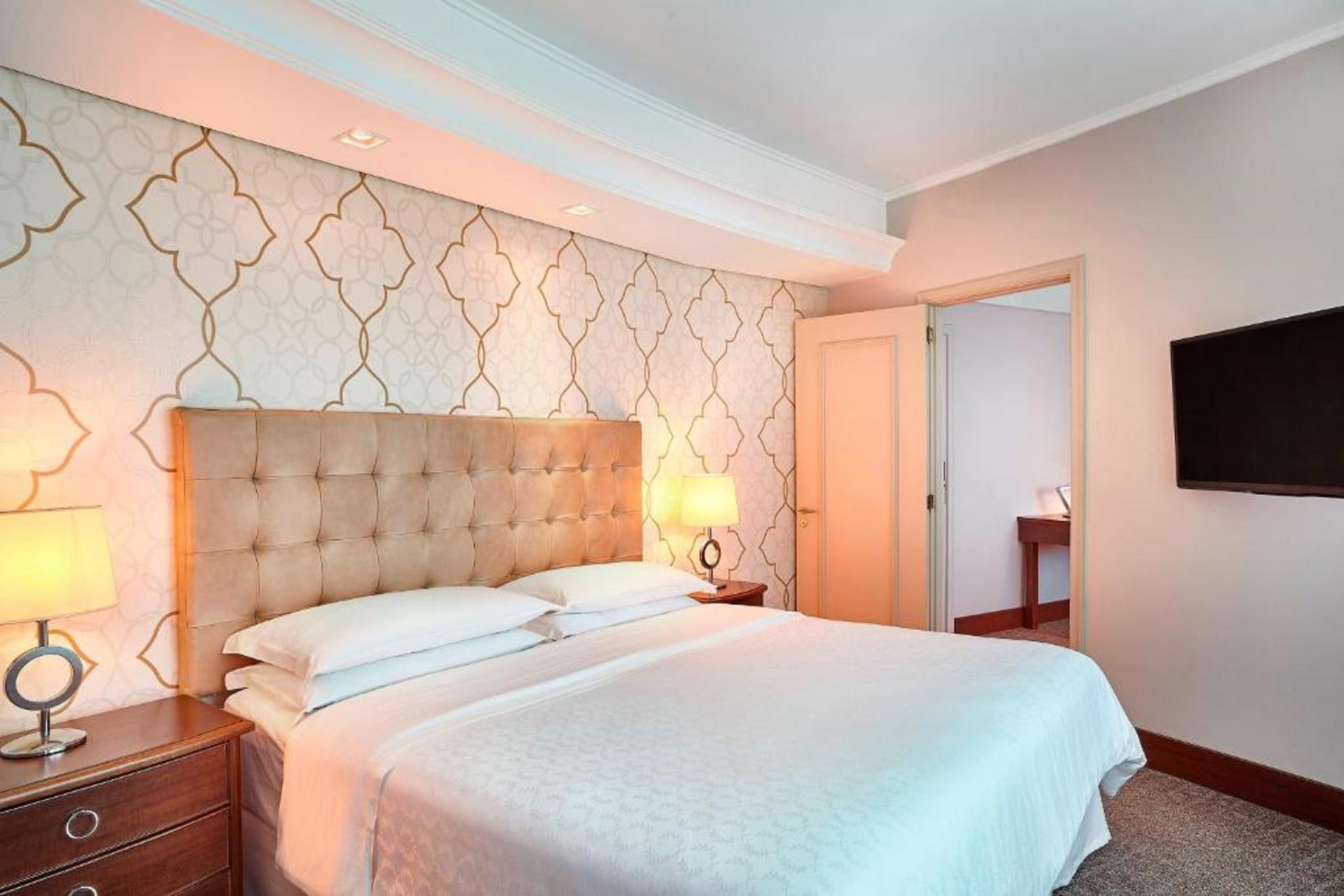1 BEDROOM, SUITE, KING BED