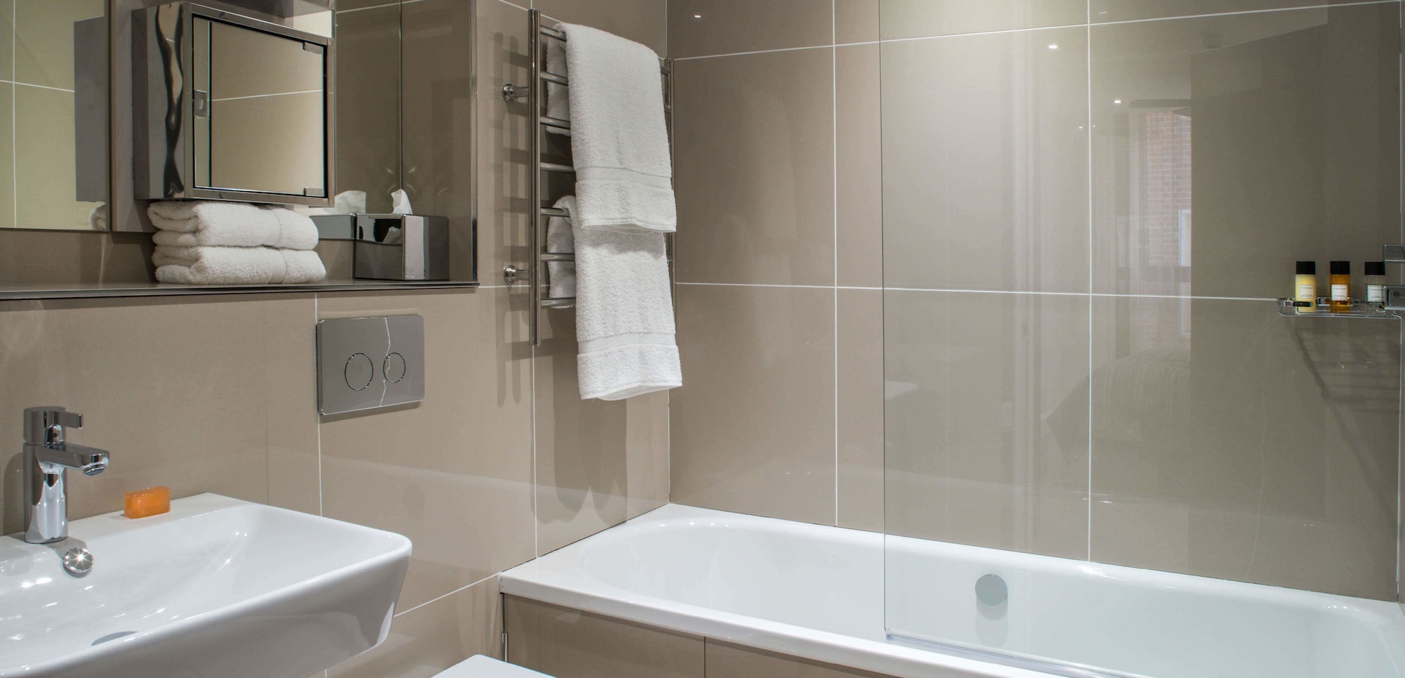 2 BEDROOMS, SUITE