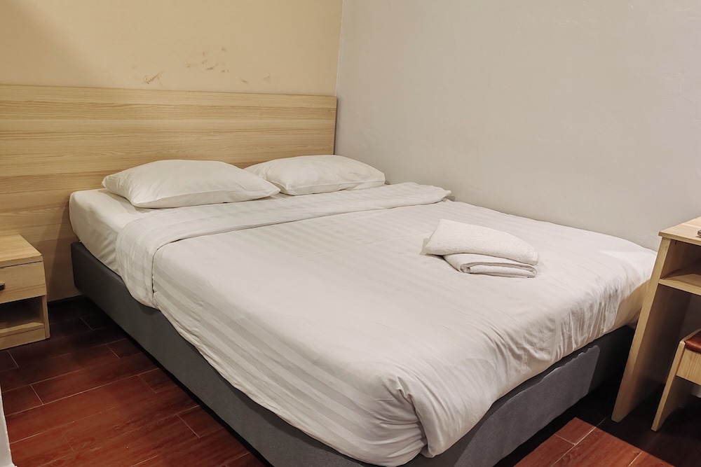 ROOM, DOUBLE BED