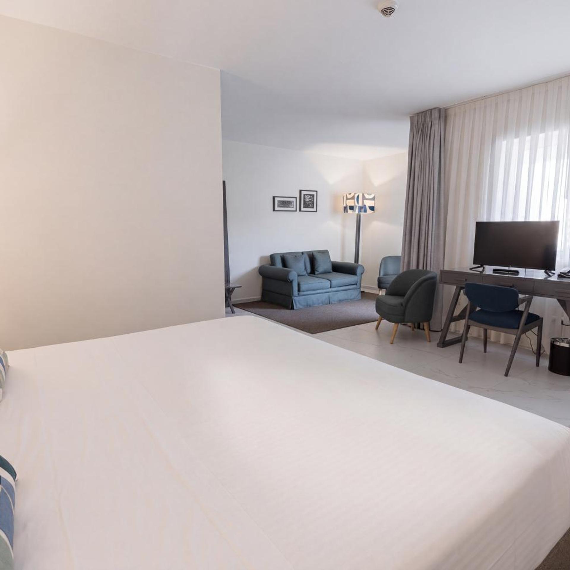 Open Space, Suite, Land View