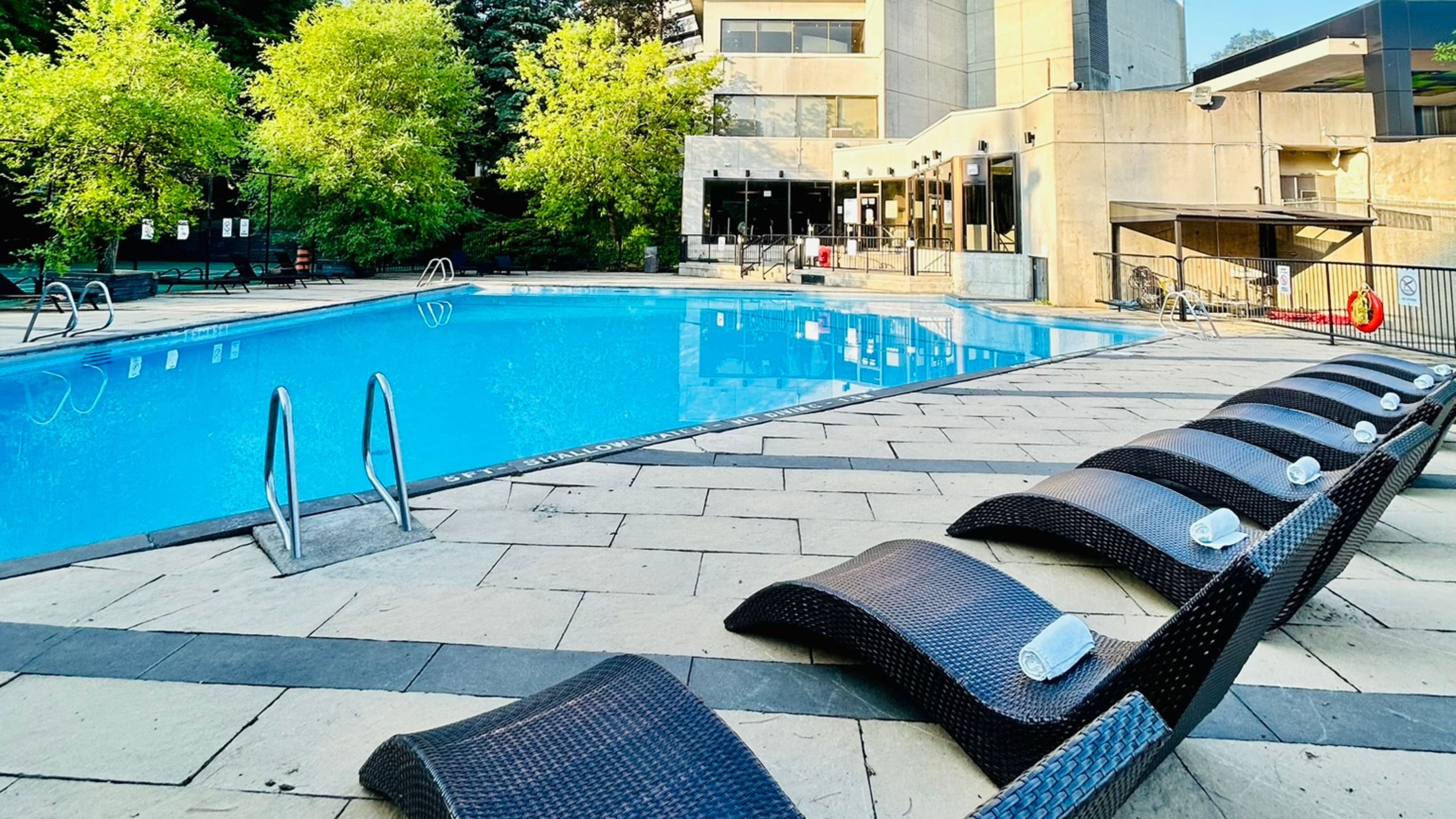 Crowne Plaza Toronto – North York 30/70