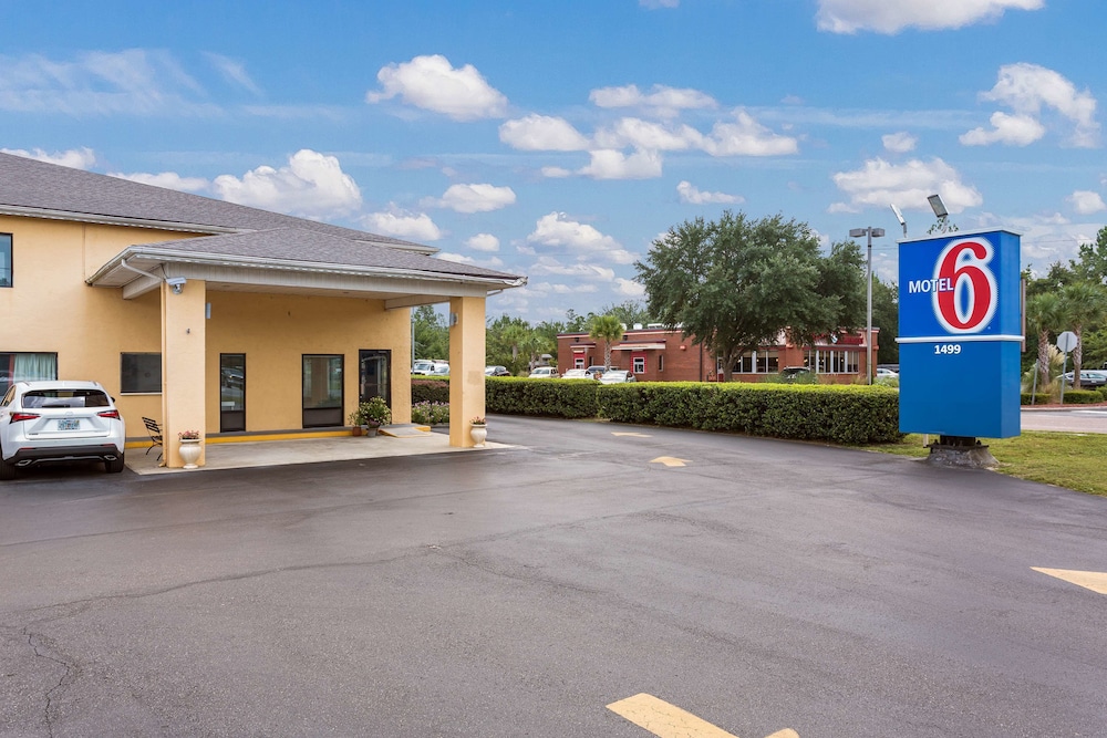 Motel6 Macclenny, FL 32/44