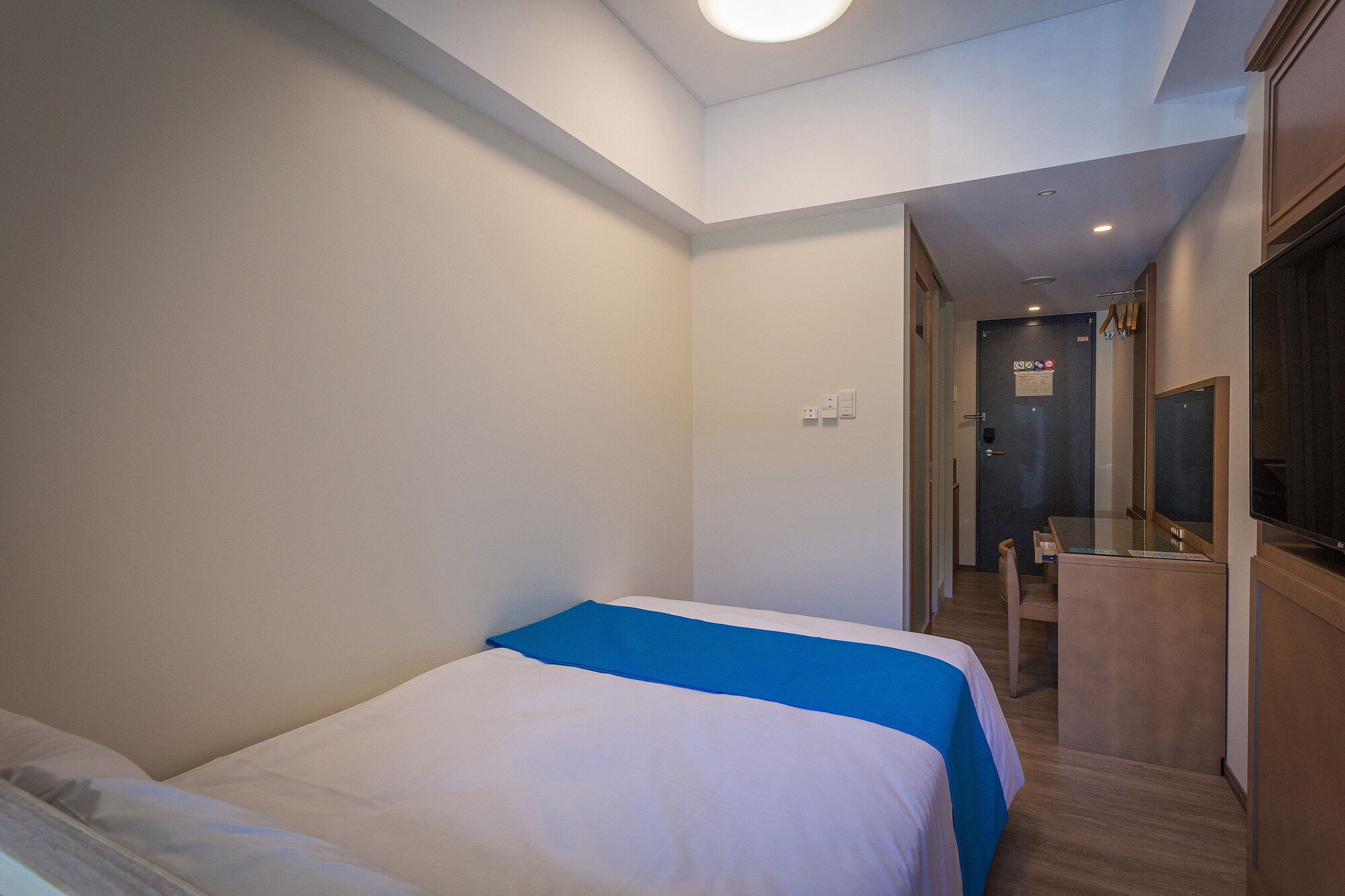 SEMI ROOM, SEMI DOUBLE BED, MOUNTAIN VIEW