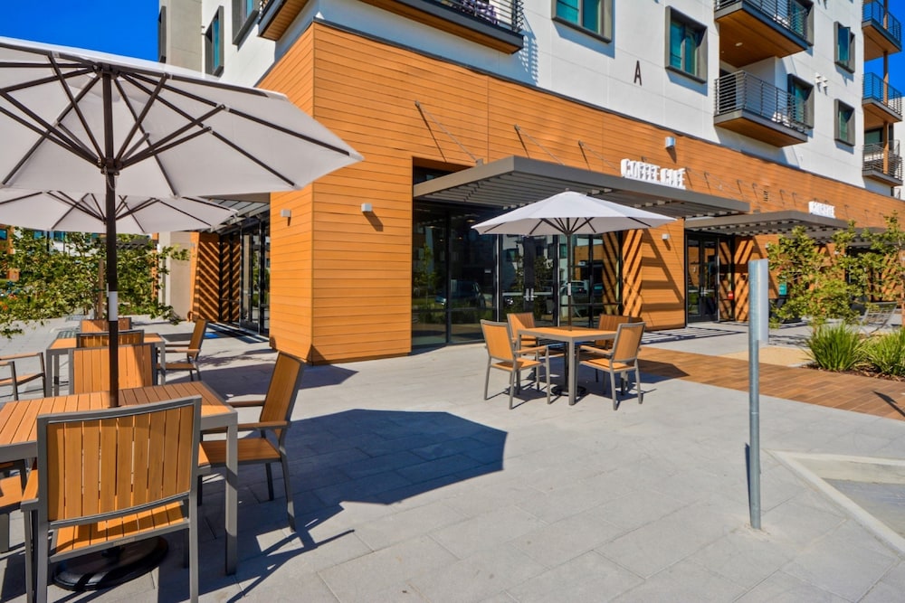 Bluebird Suites near Facebook HQ 38/45