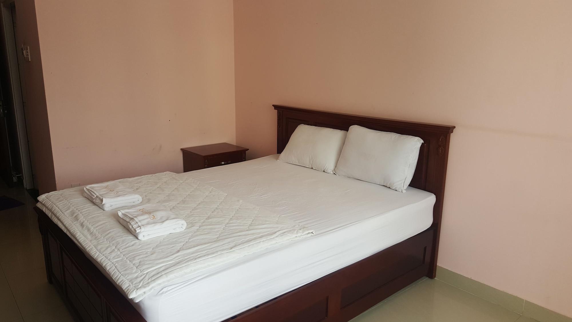 Hotel 175 13/95