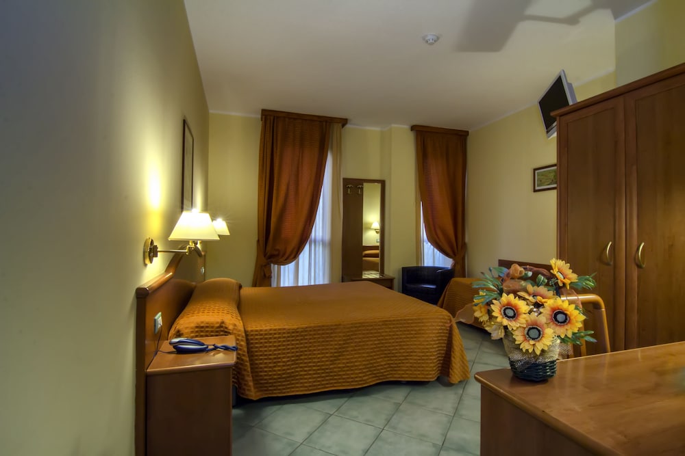 HOTEL DEGLI AMICI 23/42