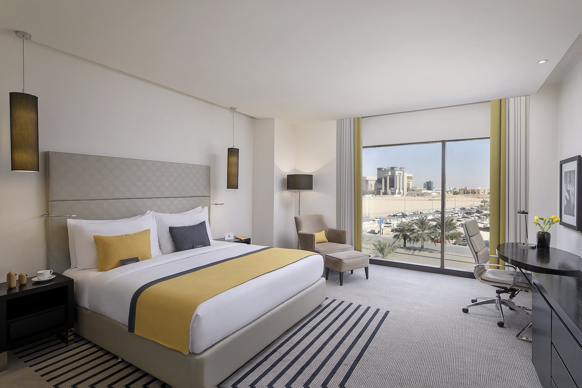 GRAND, KING BED, CITY VIEW