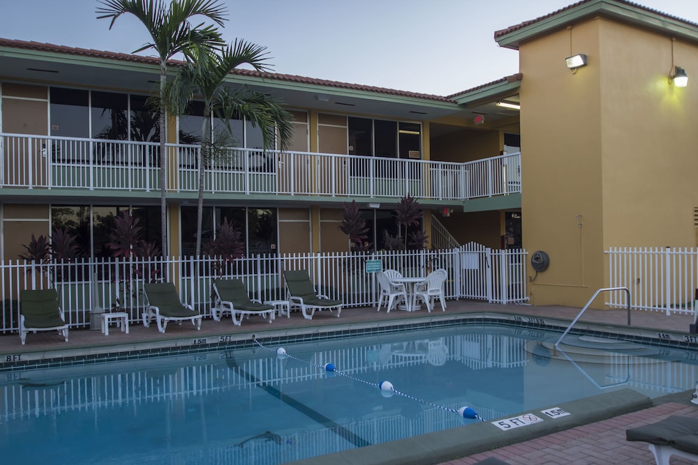 Quality Inn and Suites Airport Cruise Port Hollywood 9/55