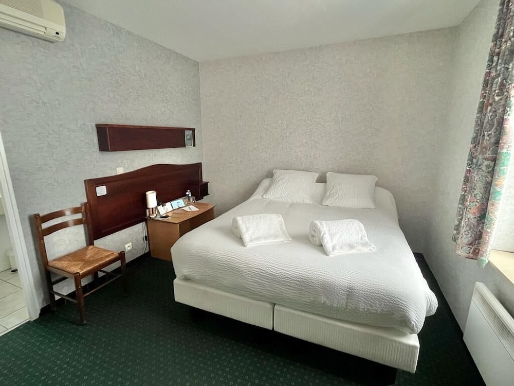 Logis Hotel Sully Le Château 13/49