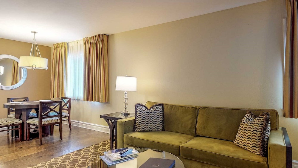 Marin Suites Hotel 51/81
