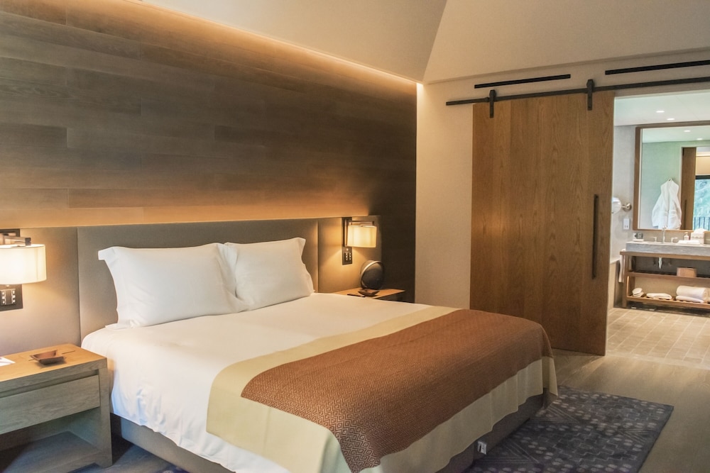 Valley, Suite, King Bed