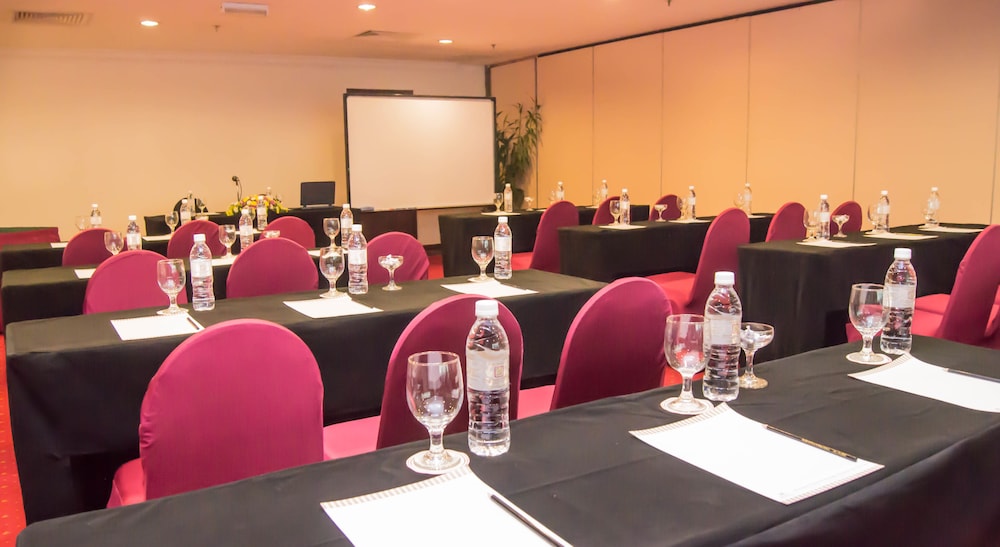 HOTEL GRAND CONTINENTAL KUCHING 83/89