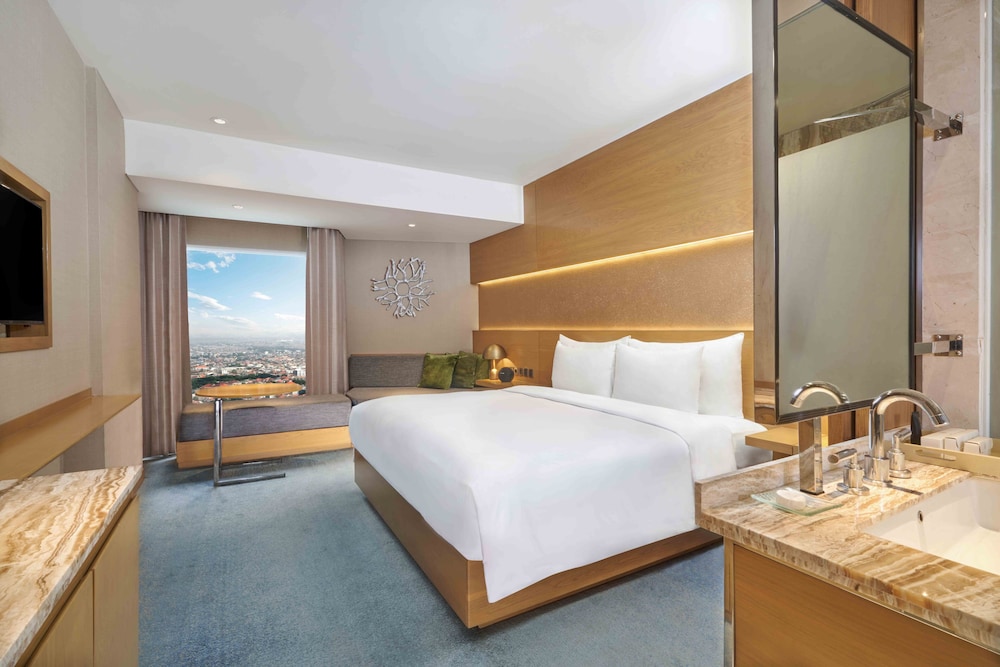 PREMIUM, KING BED, CITY VIEW, HIGH FLOOR