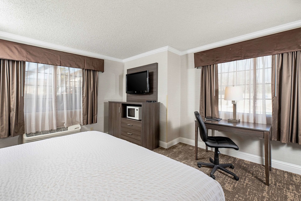 ROOM, KING BED, ACCESSIBLE