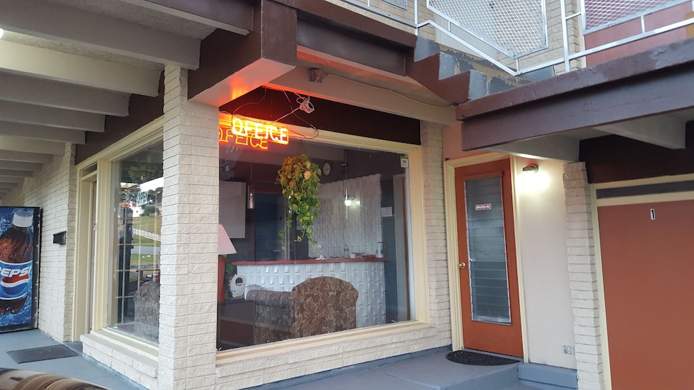 Sonrise Inn Lincoln Hwy By OYO 12/57