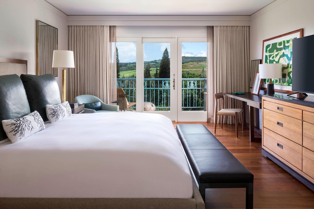 LANAI, DELUXE, KING BED, RESORT VIEW