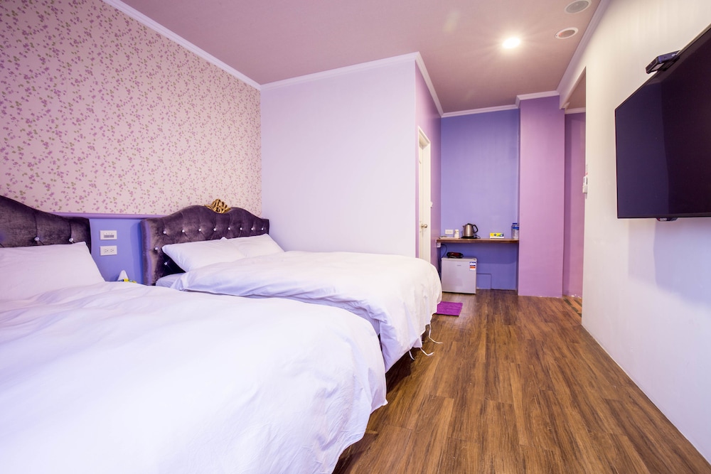 N. Castle Hotel 20/41