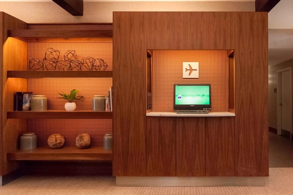 Lobby at Courtyard By Marriott Rochester East/Penfield, ROCHESTER - NY