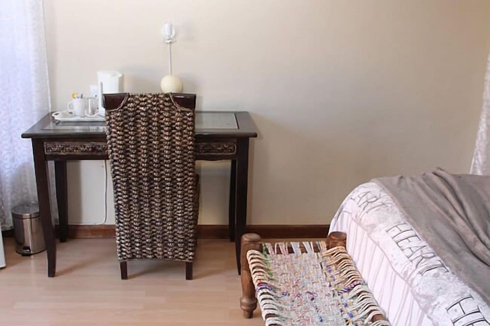 Airport Bed And Breakfast 7/33