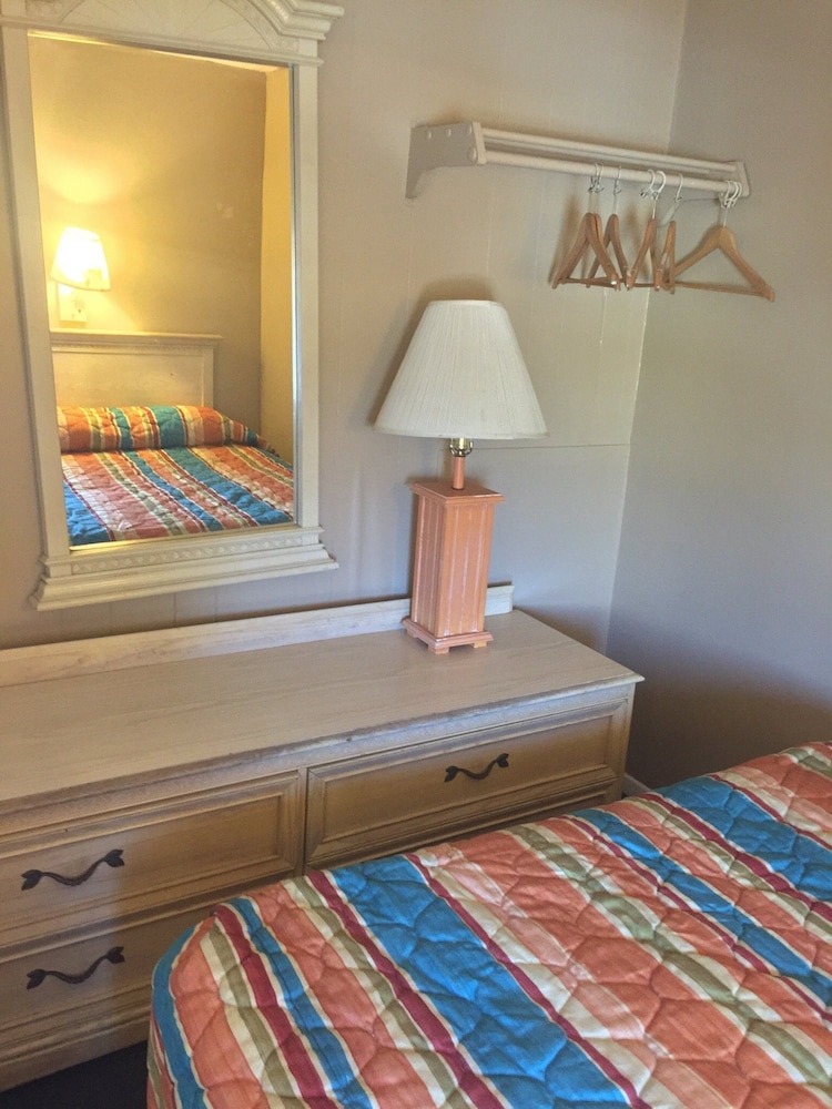The Oceanfront Viking Motel 14/40
