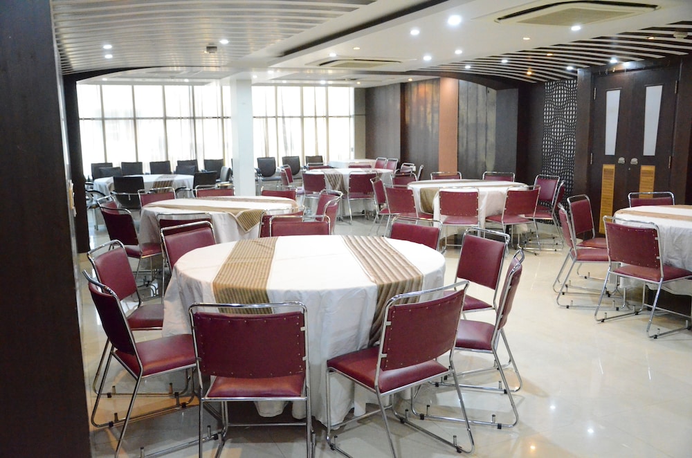 Airport Hotel Grand Delhi 46/52