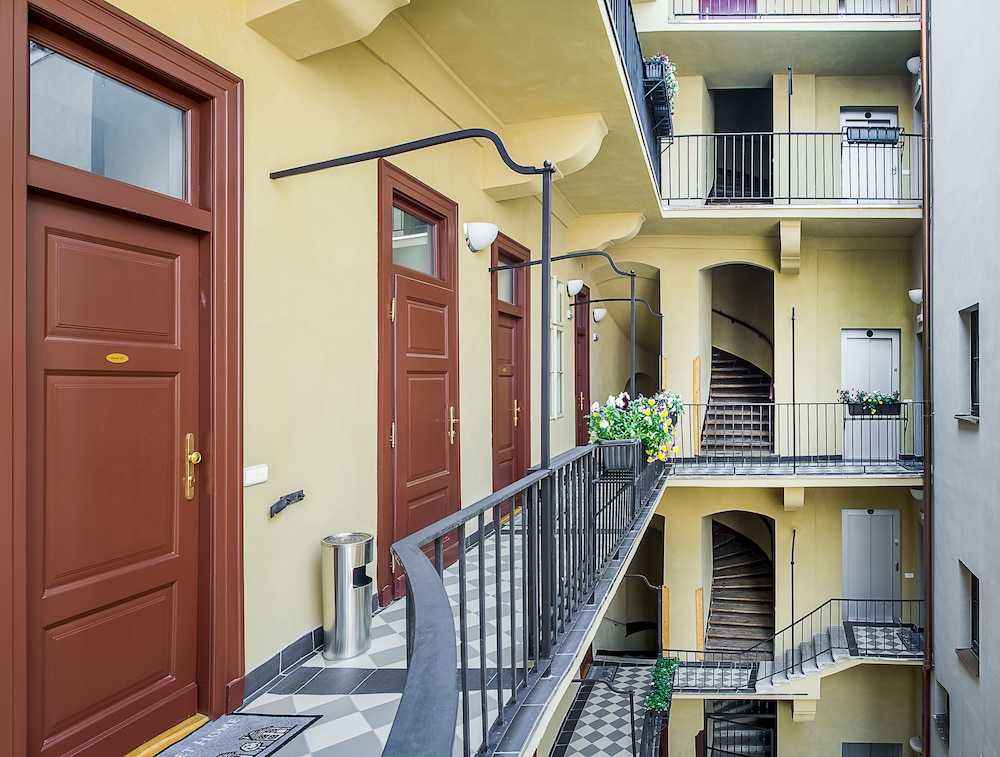 4 Arts Apartments by Adrez Living 3/52