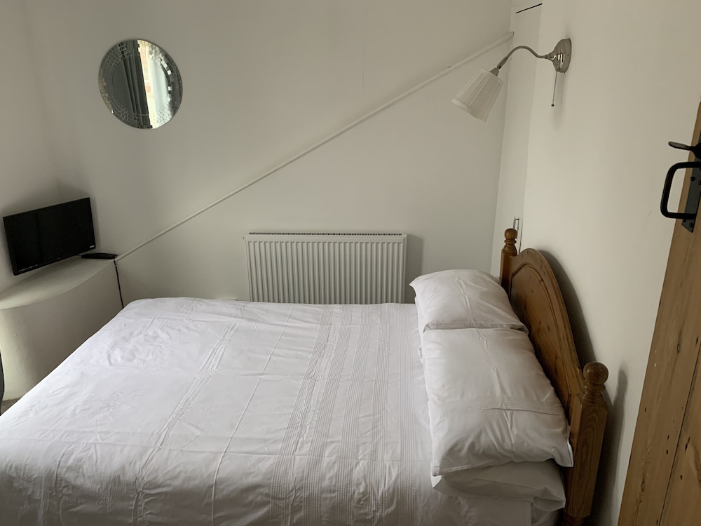 Bell Cottage 13/25