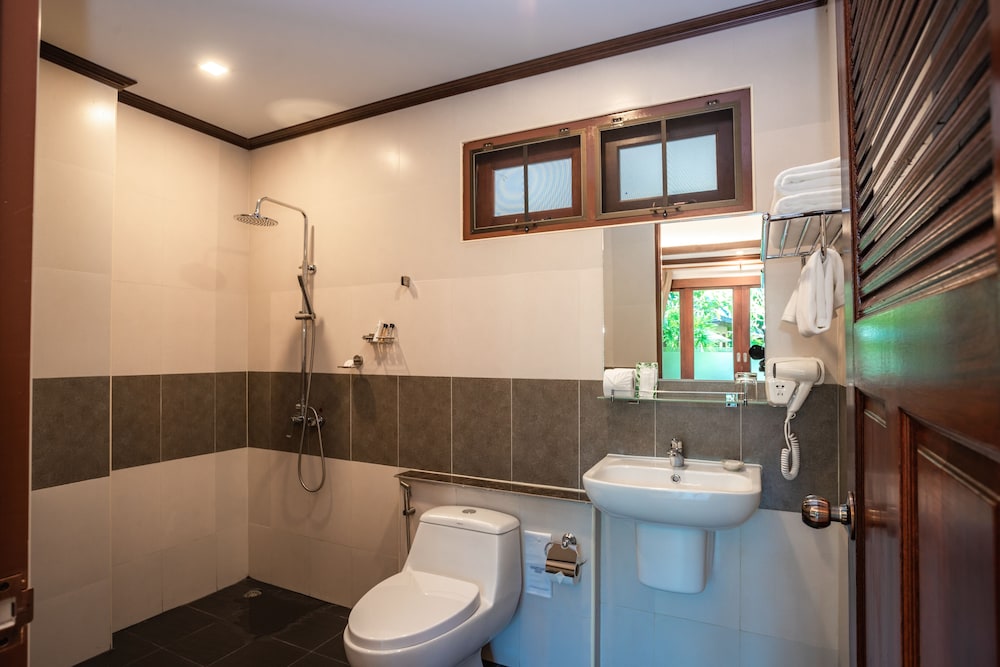 Paitan Villas Resort 37/39