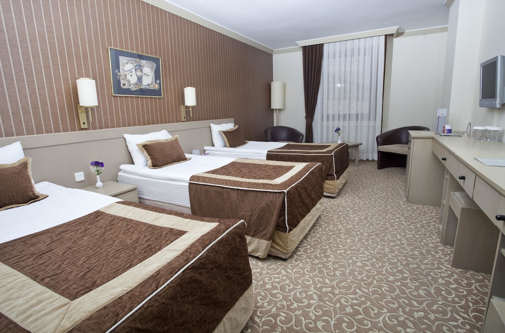 Sergah Hotel 8/51